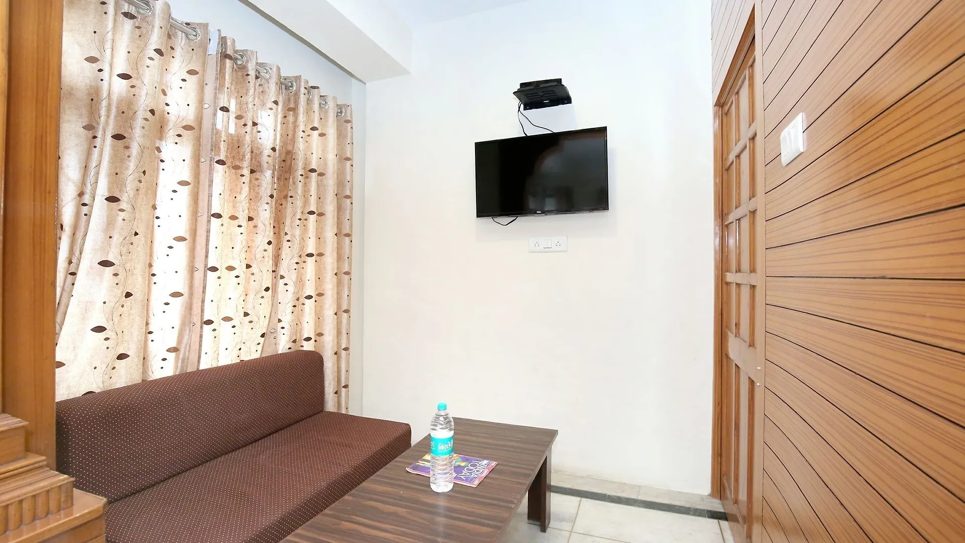 Oyo Home 11584 Modern Studio Apartment Shimla 0*,  India